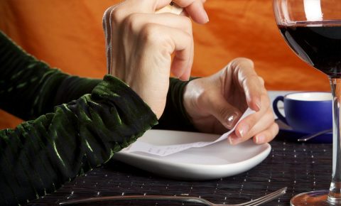 Felszolgálási díj 2026-ban