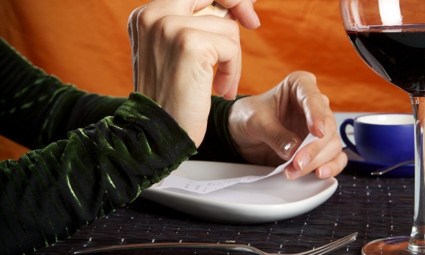 Felszolgálási díj 2026-ban