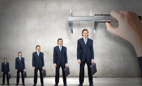 Tartós megbízási jogviszony alkalmazhatósága, hatása a gazdasági társaságok vezető tisztségviselőinek jogviszonyára